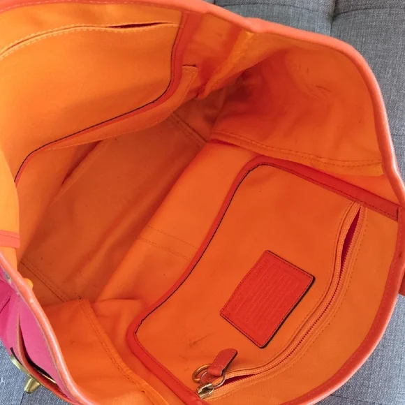 Vibrant Pink and Orange Tote Bag with Spacious Interior and Durable Material - Picture 10 of 14